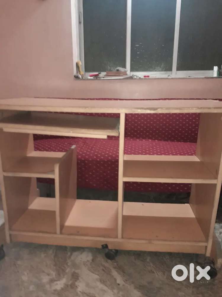 Computer table