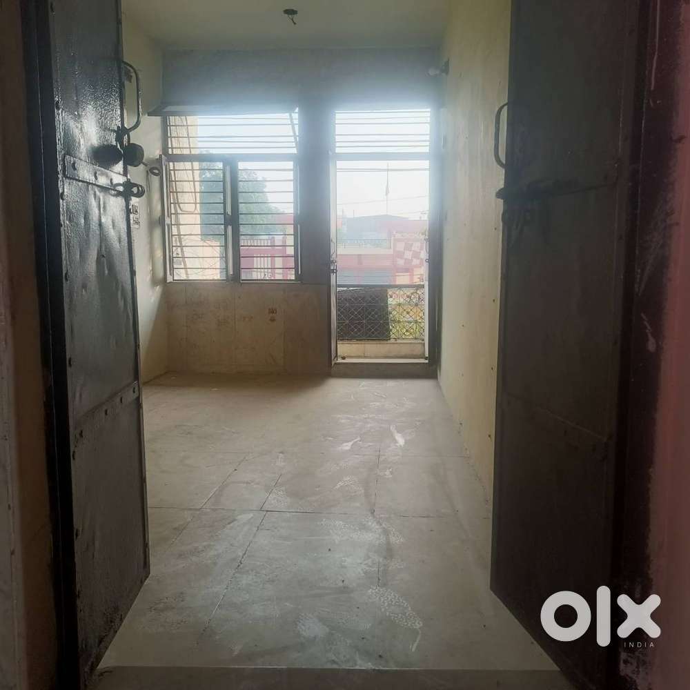 HALL at BKD Chouraha. Upto 8 Persons Can Sit Easily With Table Chair