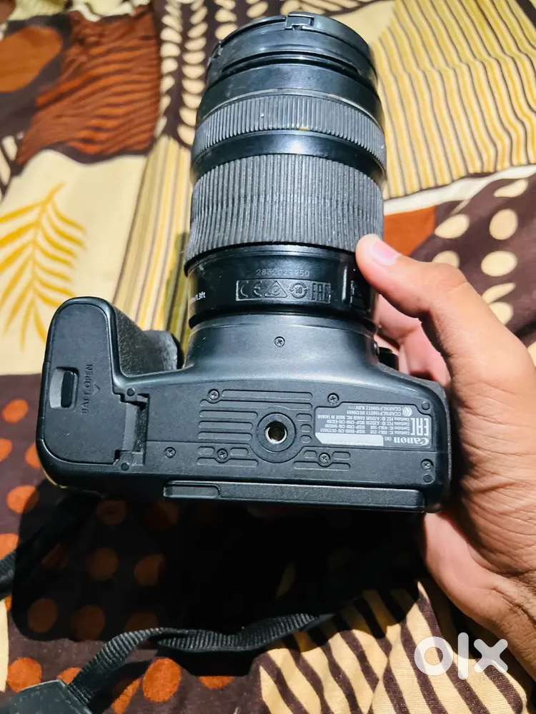 Canon 77d camera