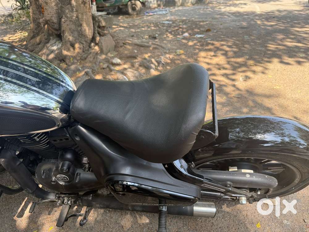 Jawa bobber 42 foldable seat