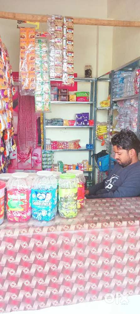 Mai apni shop Sell kar rahi hu.