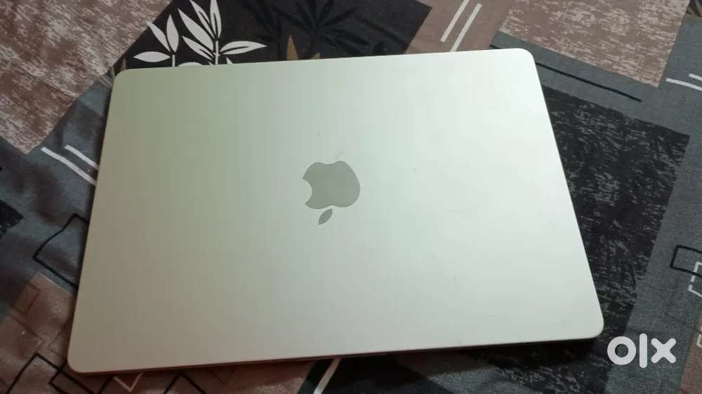 Apple M3 Brand New 16GB/256GB/macOS/Starlight