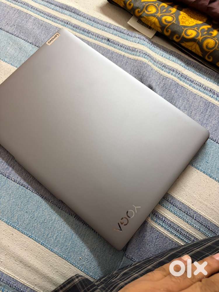 Mint condition Lenovo yoga slim 7 intel core ultra 1tb 16gb RAM