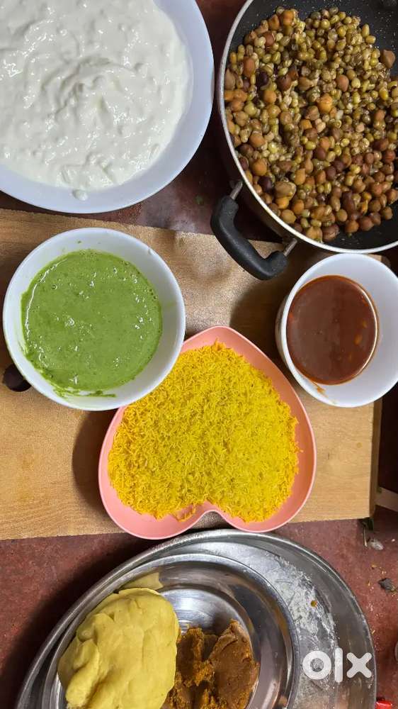 Khana banane wali chaiye (female)