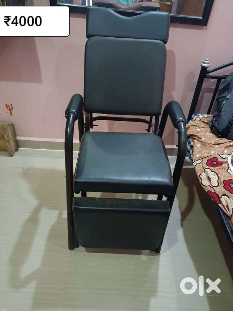 Parlour chair, sewing machine