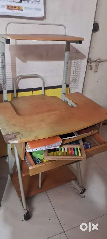 Computer table