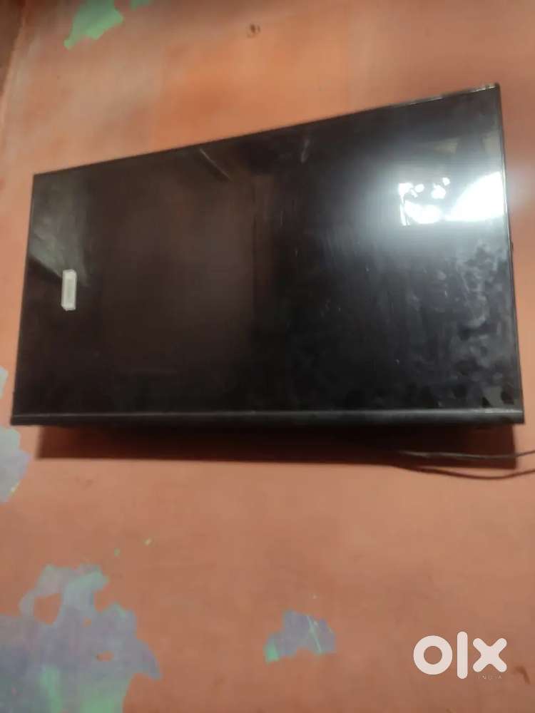 TV led Panasonic company ka 32 inch ka he 1. Sal purana he all ok he