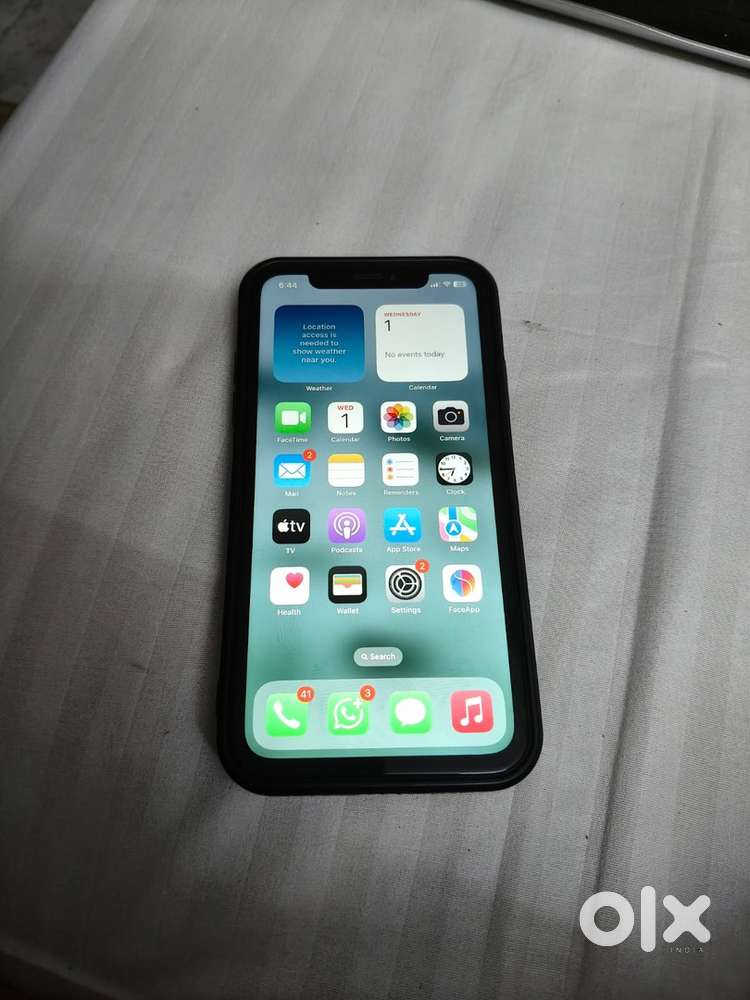 I phone xr 128 gb perfect working with bill box and charger