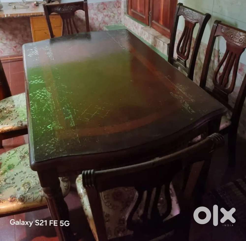 6 CHAIRED DINING TABLE