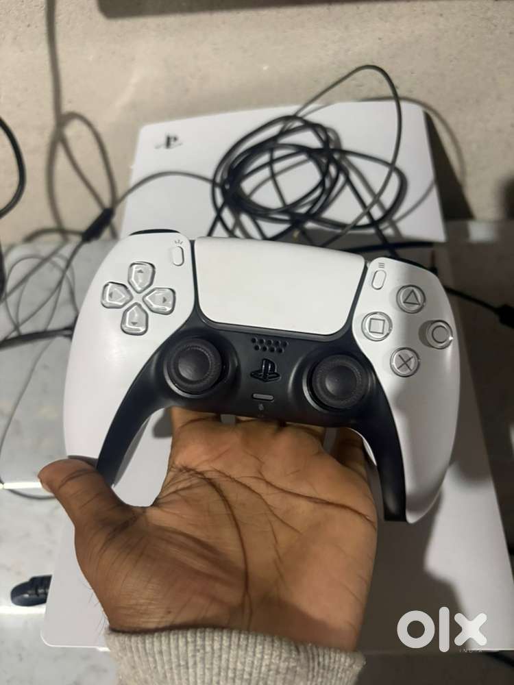 PS5 BRAND NEW ONLY 1 month use with warranty