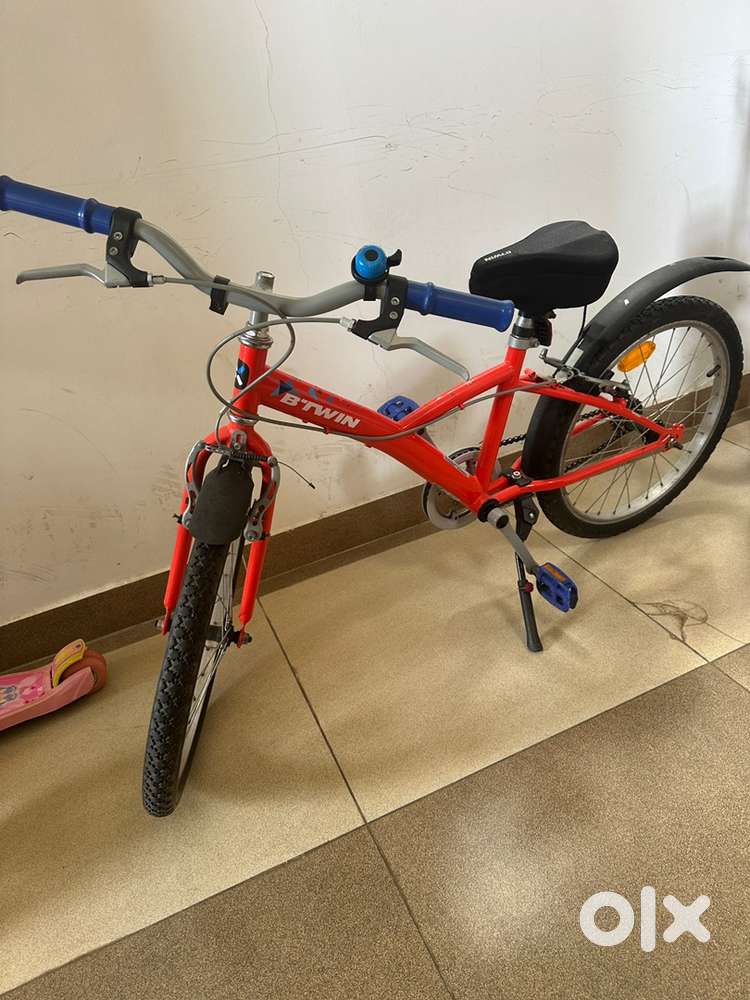1 year old unisex bicycle for age 6-8 . Very sparingly used