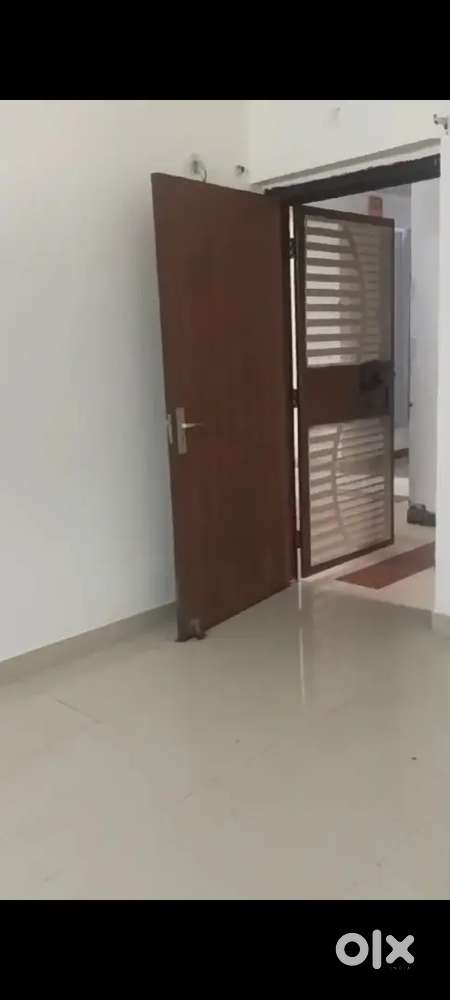 3bhk semi furnished flat for rent