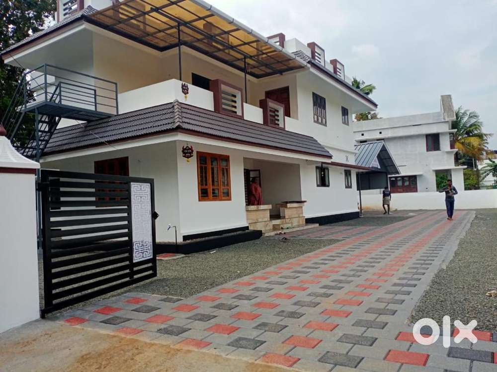 Well maintained new property