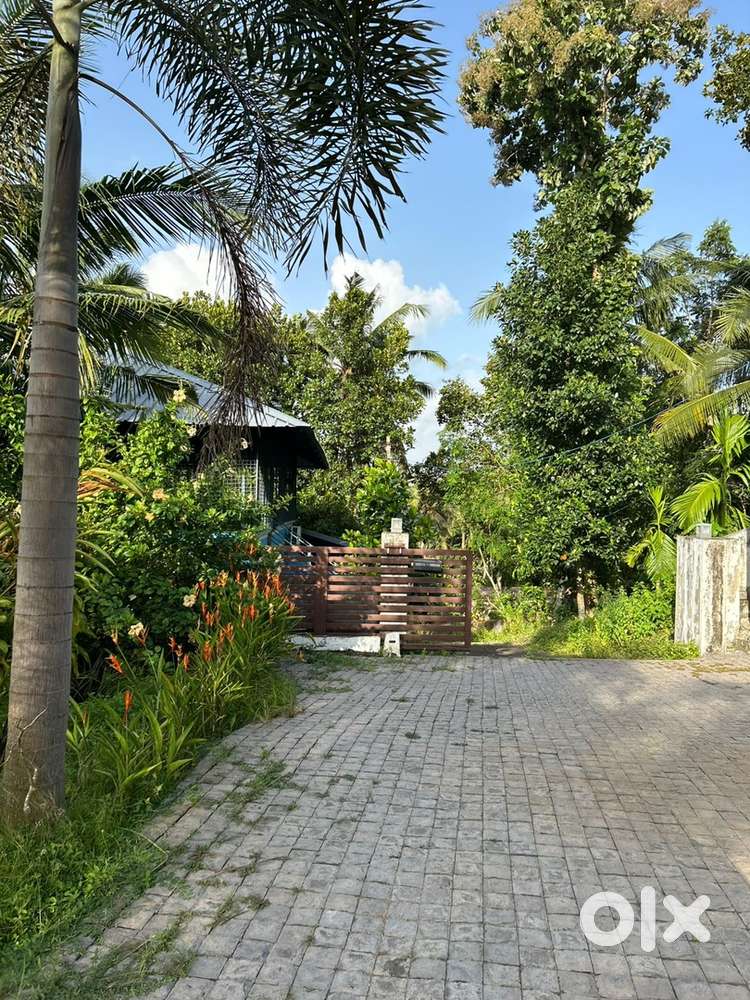 Lorry access property straight from NH road ideal for