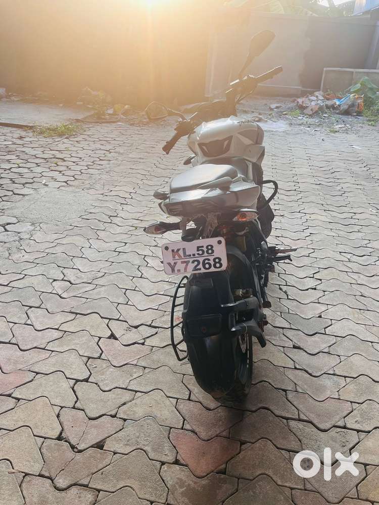 BAJAJ NS 200