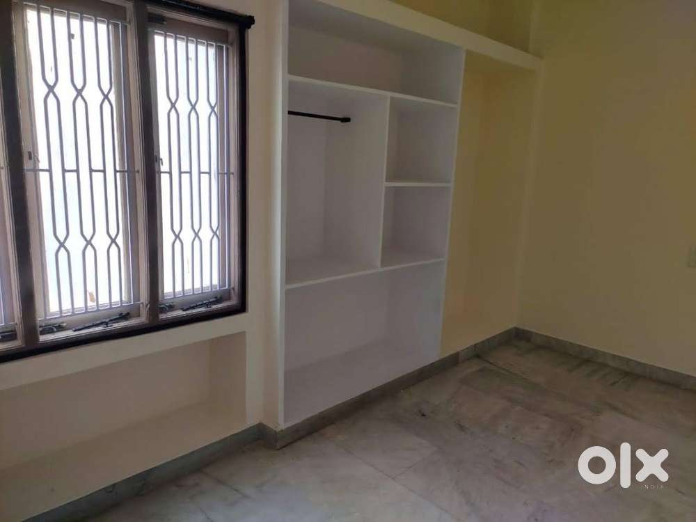 East facing 2bhk semi furnished flat for rent