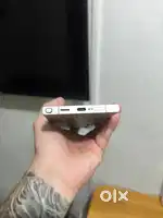 Samsung's galaxy S24 ultr with all accessories