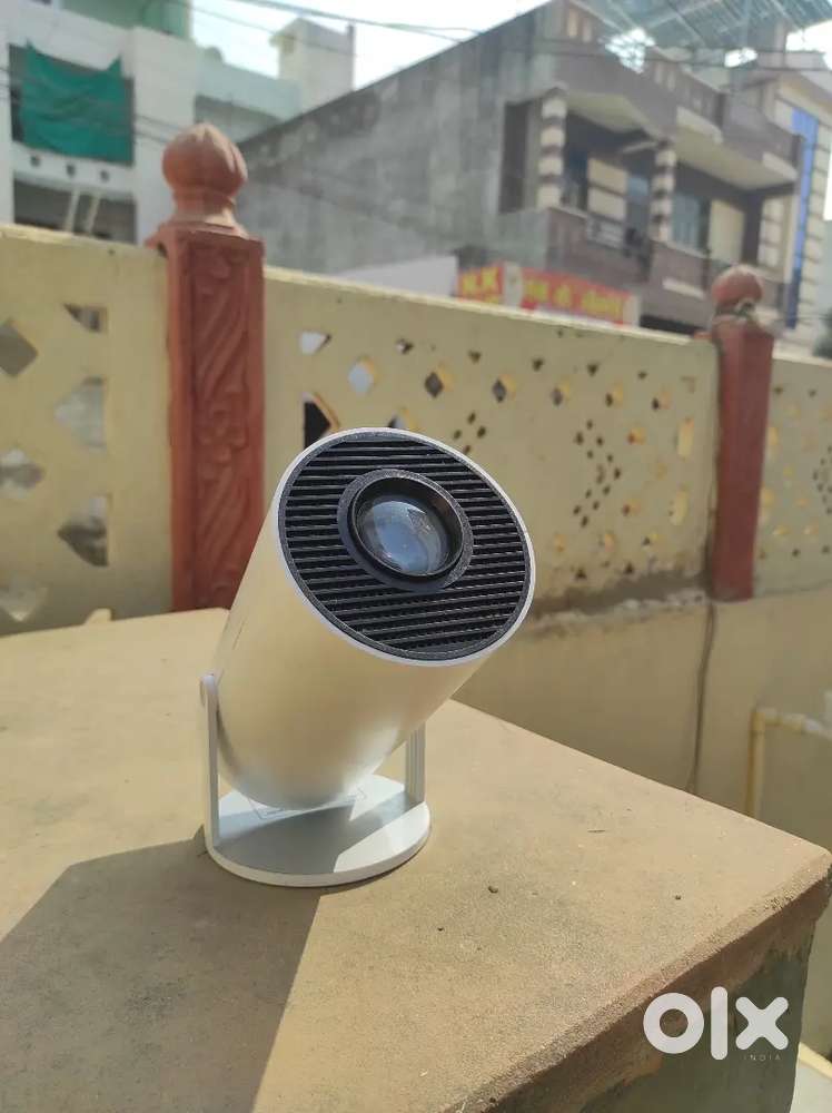 LED Ultra HD Mini Projector – New Condition, HDMI/USB Support