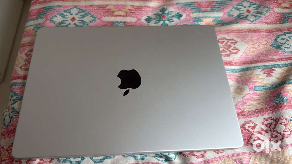 Macbook Pro 14 M4 512 GB 10 Core 16 GB Silver comor