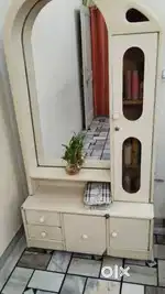Bed king size with dressing table