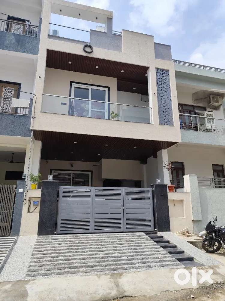 Available for rent for single girl it's like a store