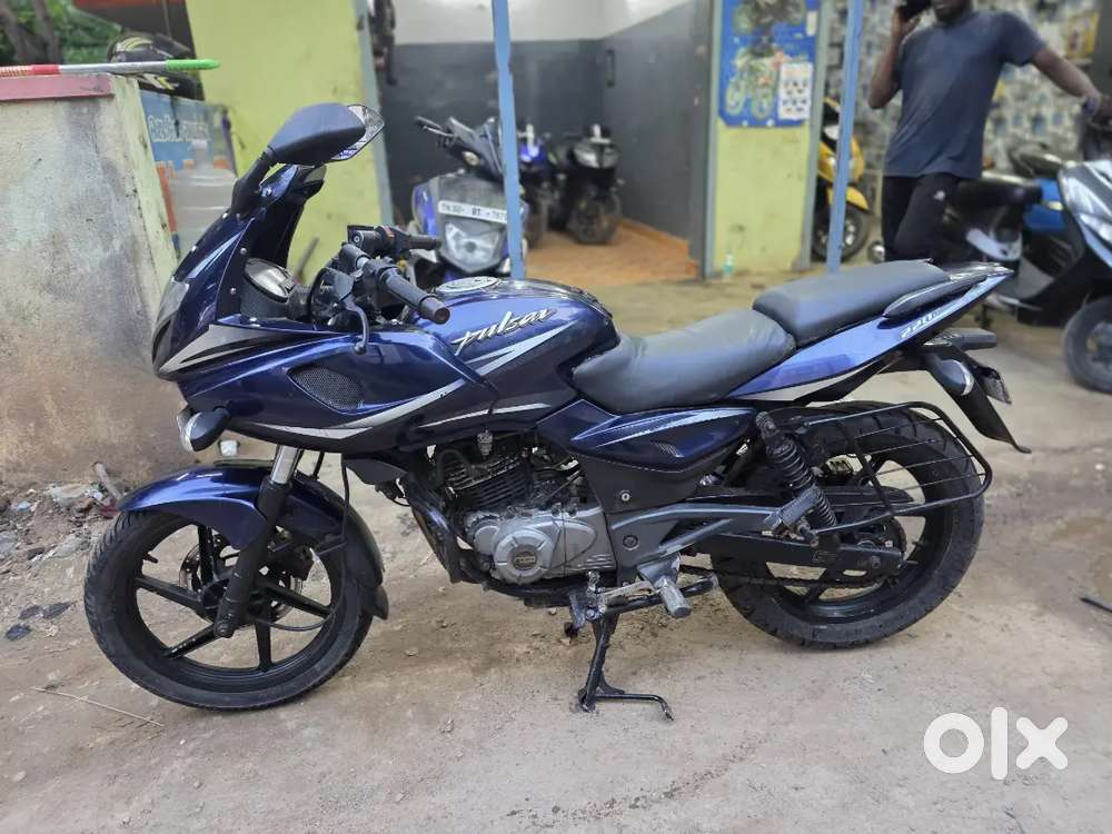 PULSAR 220 MODEL 2017 SINGLE OWNER