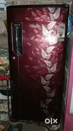 7 sal Chala hua fridge Whirlpool company ka light red