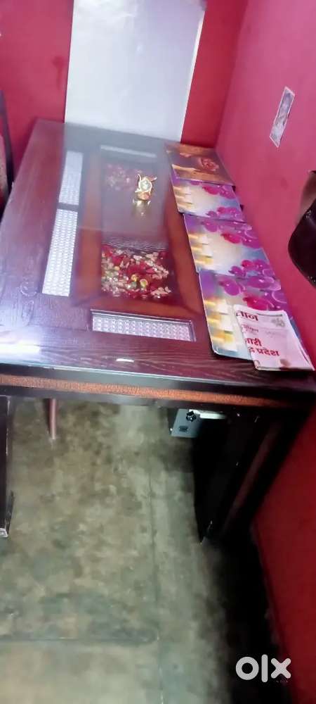 Dining table  Good condition Free chair=6