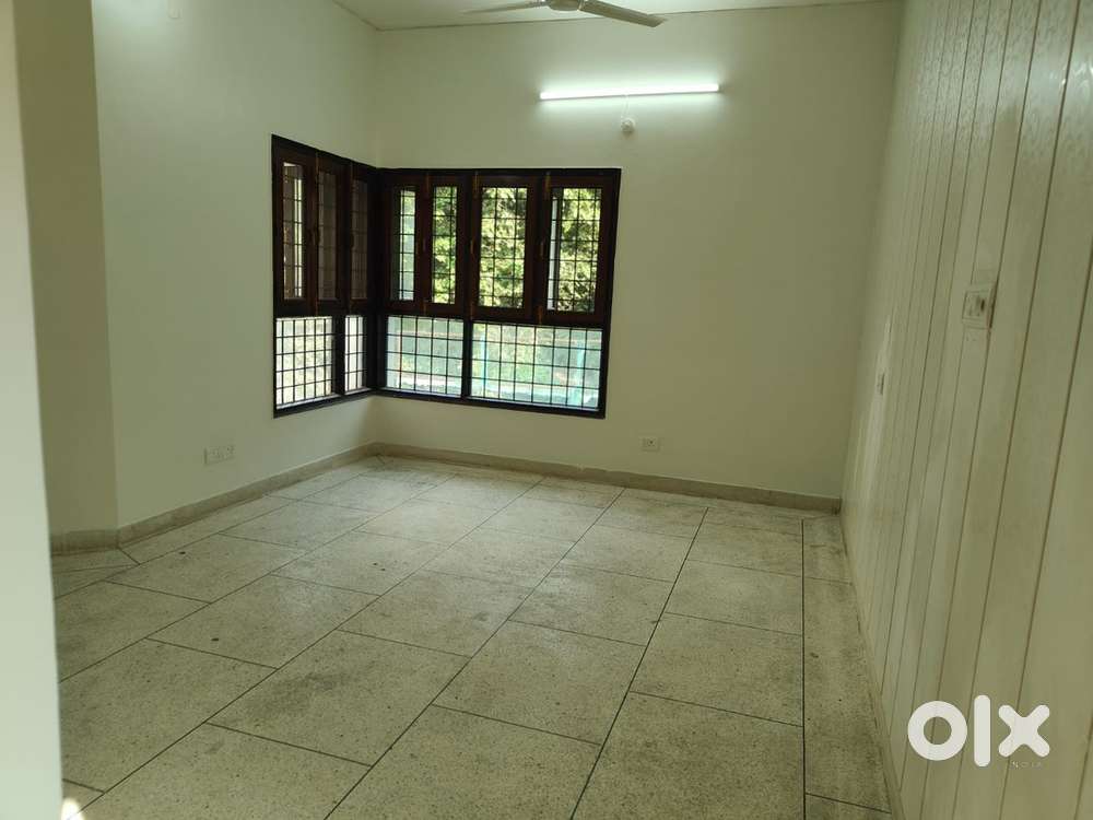 3bhk house available for office use in Gomti nagar near lohiya park