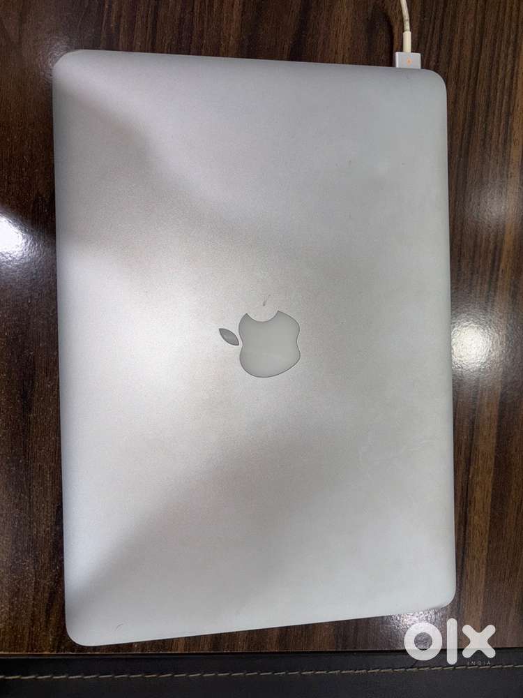 Macbook Air 13 inch, Early 2014, spot on Display