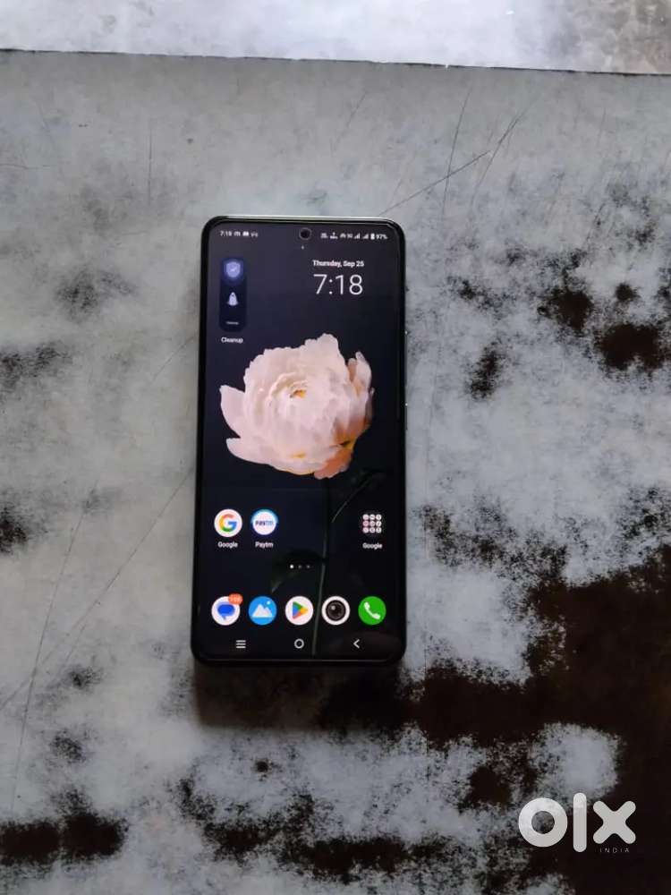 Vivo T3 , 8/128 new condition, 1 years old..charger and box available.