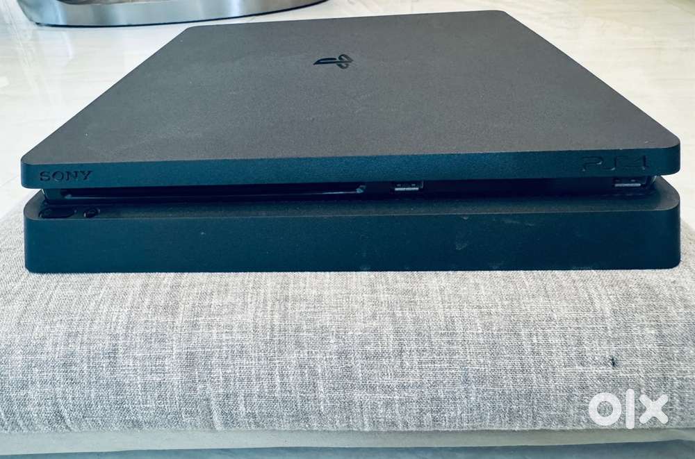 PS4 (Play station) Slim 1 TB with 2 controllers
