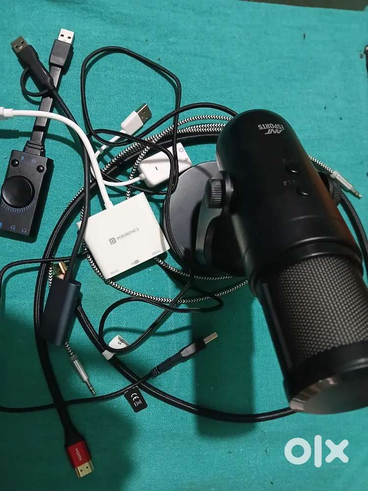 Captures card every thing mic all 1st hand i no longer need it