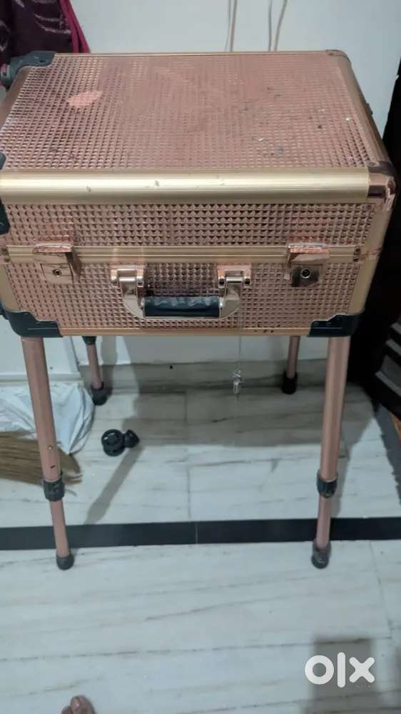 Makeup box with lights