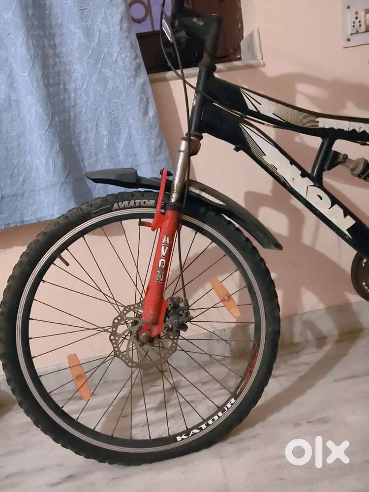 Disk brakes, shocker both side  , power break at back wheel