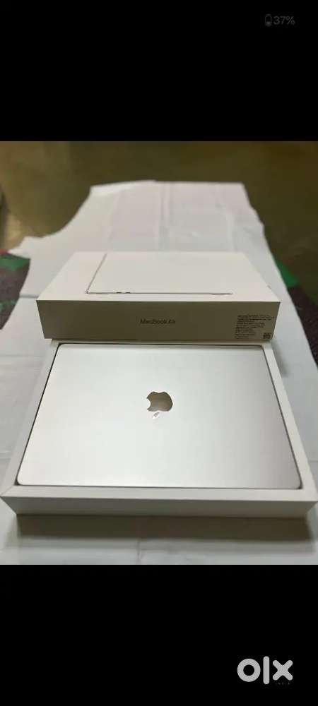 Brand New Apple Macbook Air 15 M3 16GB 256GB 100% capacity 2yr Warrant
