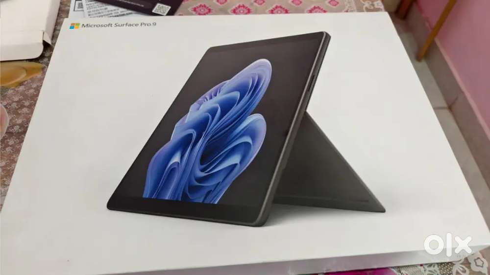 Microsoft Surface Pro 9 Plus I7 12th Gen 16/256GB, 13.3 inch,6Gb Card