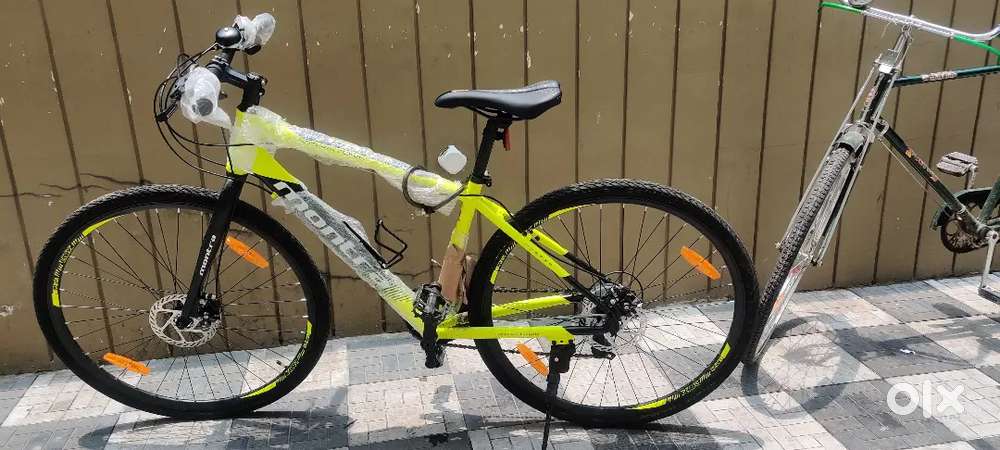 Montra downtown 2021-2022, 2 bicycles