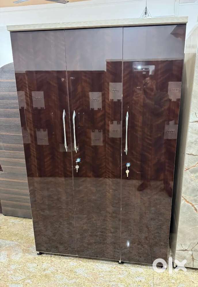 A K FURNITURE NEW HIGH GLOSSY WARDROBE