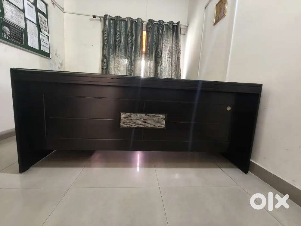 2 Office Tables , 3 chairs, 1 sofa, 1 led 36 inch