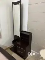 A bedroom set without cupboard