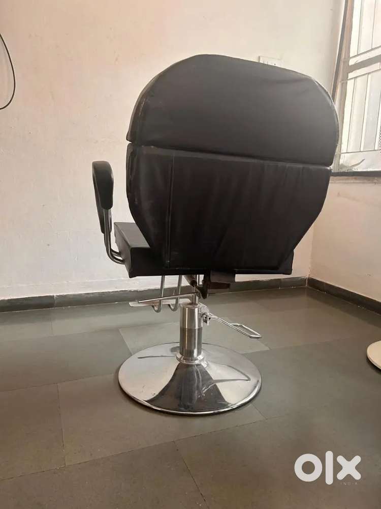 Beauty parlour chair in fine condition