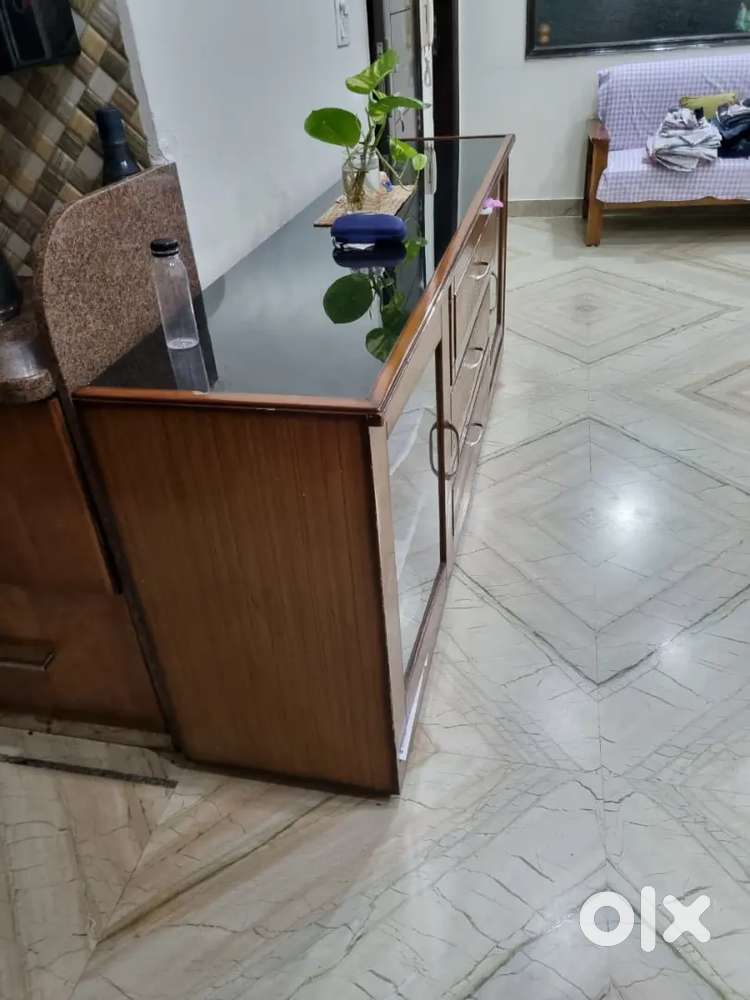 Crockery table