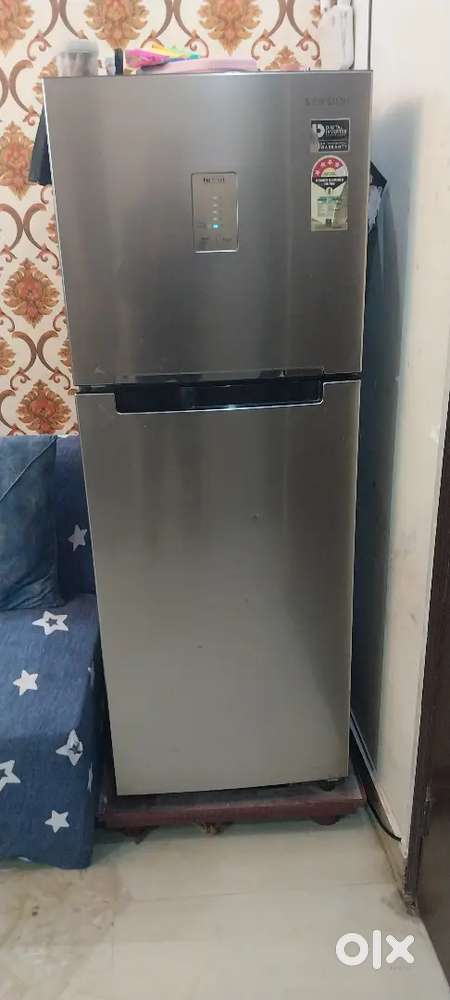 Double door refrigerator