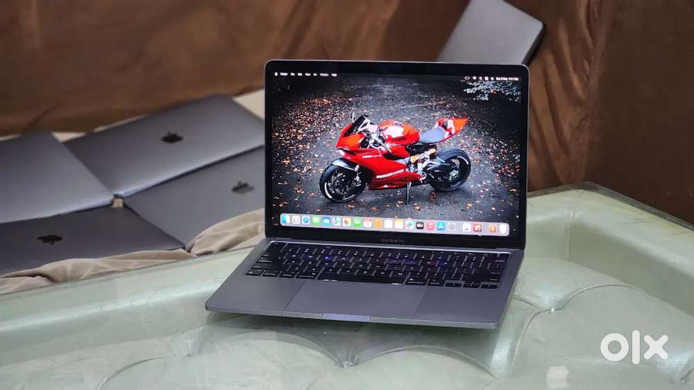 Apple M1 Pro 16GB Ram 256gb SSD Touchbar Touch ID 2022 Manufacturing