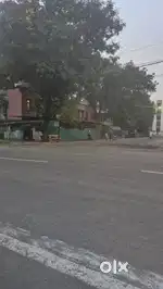 Market se  lga  hua  semi Comercial plot  bechna hai