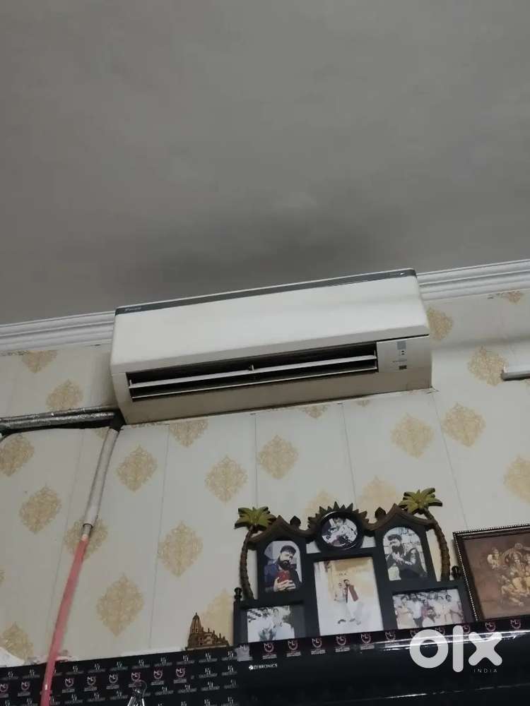 Daikin Ac 1:5 ton 3star 2020 model Remote ni hai