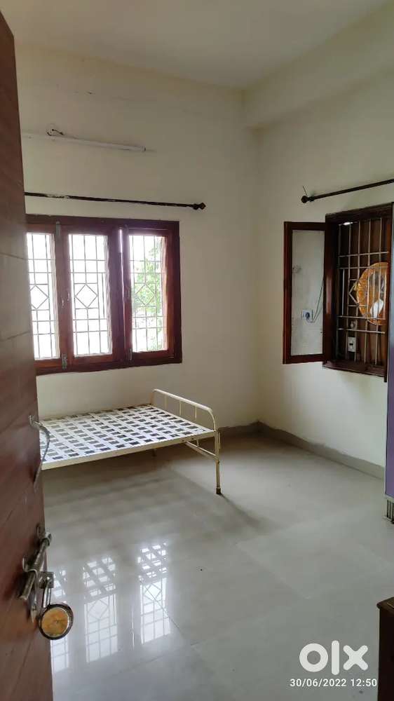 PRIME LOCATION AT WRIGHT TOWN STADIUM FURNISHED 1RK AVAILABLE