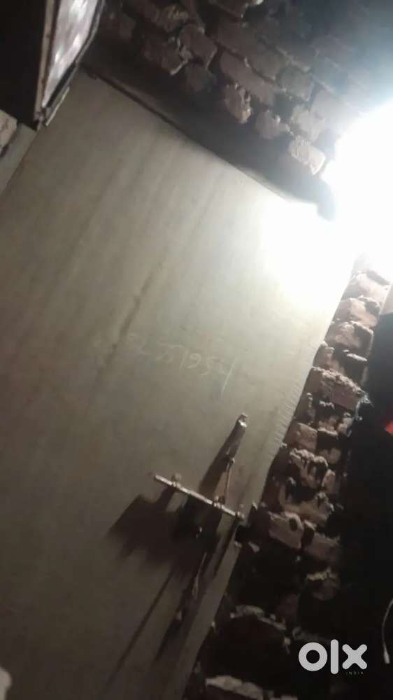 Student's ke liye room Khali hai room rent +Electricity bill