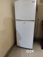 Properly working samsung refrigerator available for sale.